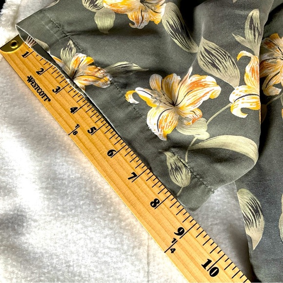 Tommy Bahama Men’s Gray Green Sz Lg Honeysuckle Button Down 100% Rayon Shirt - Picture 5 of 8